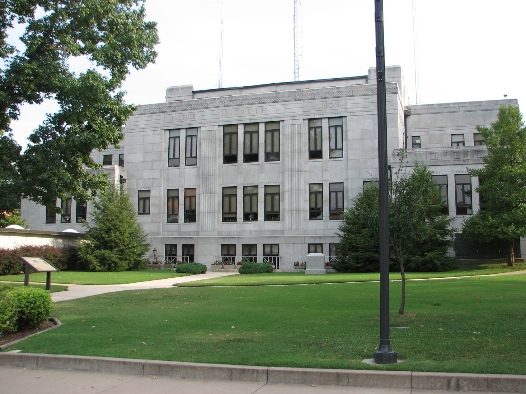 Electrical services in Neosho, Missouri